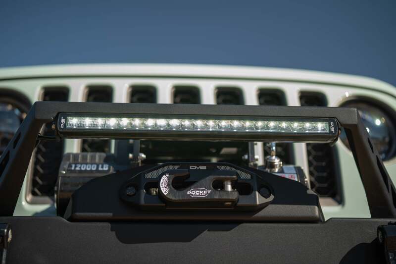 DV8 Offroad 20in Halo Elite Single Row Light Bar with Accent Light - White/Amber - Image 3