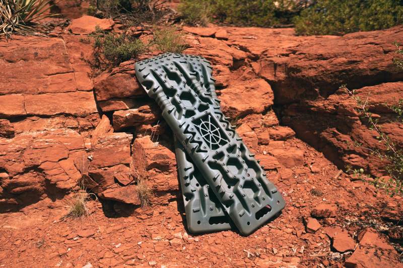 DV8 Offroad Recovery Traction Boards w/ Carry Bag - Olive - Image 3
